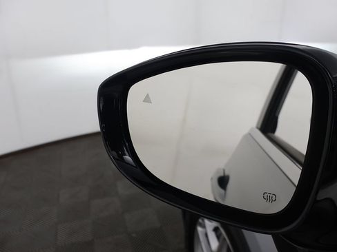 Used 2024 Chrysler Pacifica Touring-L FWD image 36
