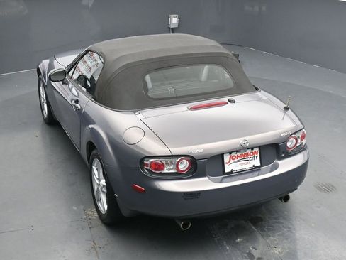 Used 2006 MAZDA MX-5 Miata Touring image 25