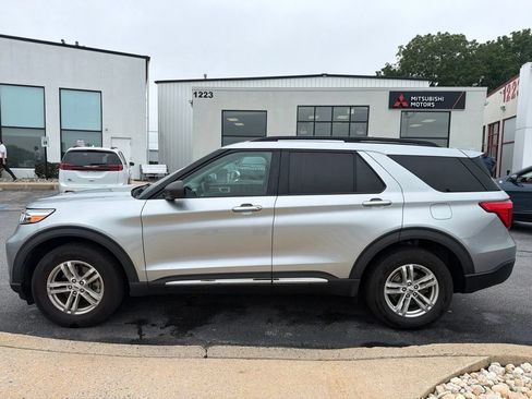 Used 2021 Ford Explorer XLT AWD/4WD image 5