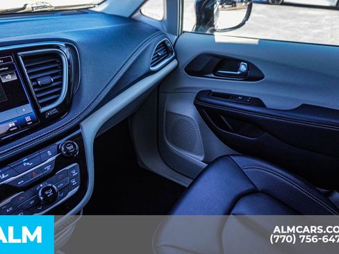 Used 2024 Chrysler Pacifica Select image 49