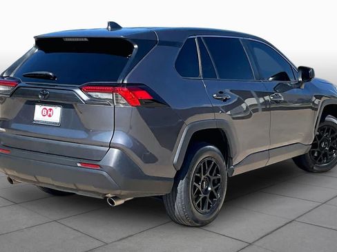 Used 2022 Toyota RAV4 LE FWD image 11