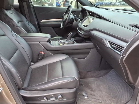 Used 2020 Cadillac XT4 Premium Luxury image 9