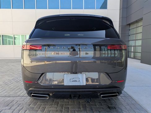 Used 2025 Land Rover Range Rover Sport Dynamic SE image 5