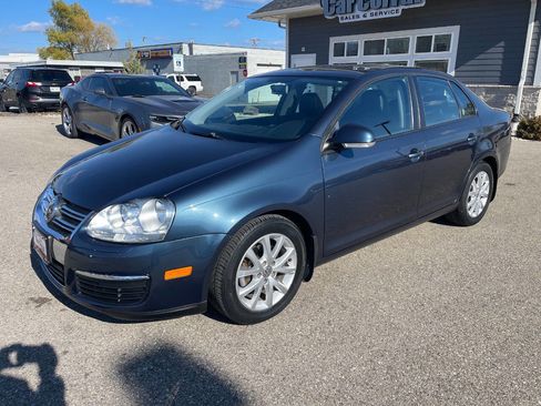 Used 2010 Volkswagen Jetta SE image 1