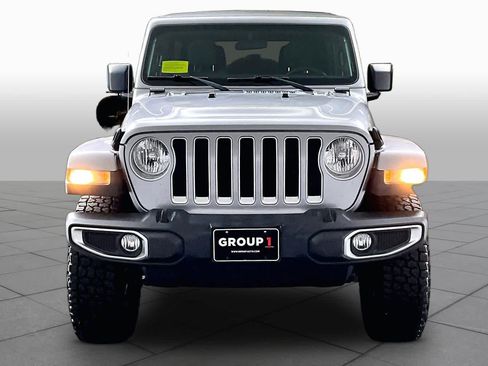 Used 2018 Jeep Wrangler Unlimited Sahara AWD/4WD image 4