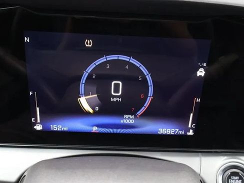 Used 2025 Chevrolet Trax LT FWD image 28