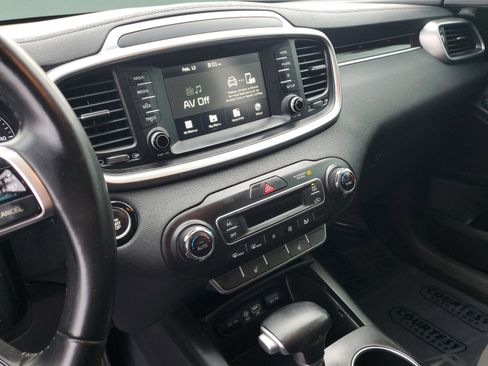 Certified 2020 Kia Sorento S image 27