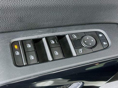 Used 2024 Nissan Pathfinder SV image 15