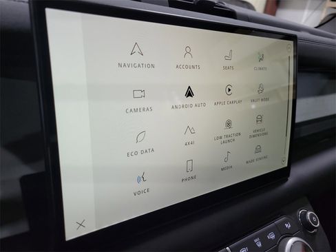 New 2024 Land Rover Defender 110 SE image 33