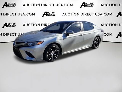 Used 2020 Toyota Camry SE image 1