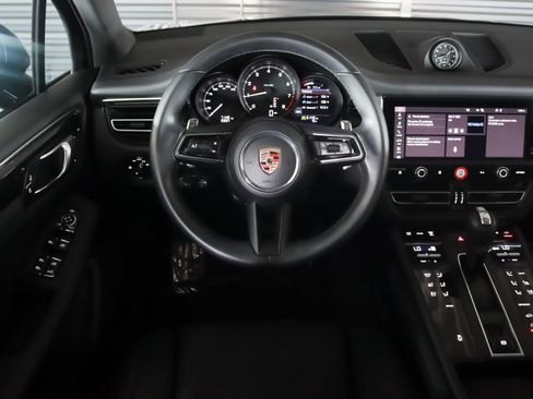 Certified 2026 Porsche Macan AWD/4WD image 17