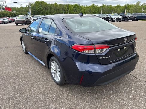 Used 2026 Toyota Corolla LE w/ LE Premium Package FWD image 4