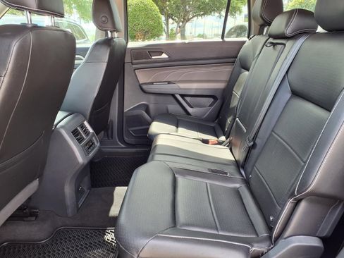 Used 2021 Volkswagen Atlas SE FWD image 11