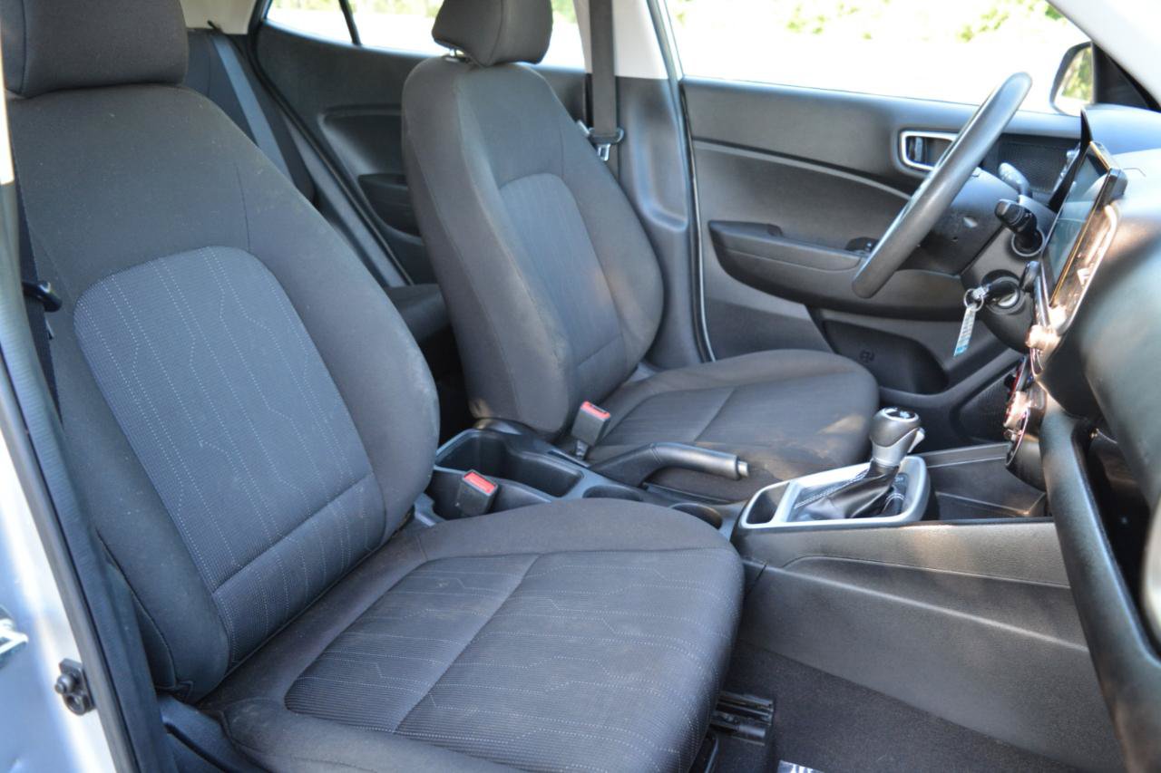 Used 2021 Hyundai Venue SE FWD image 17