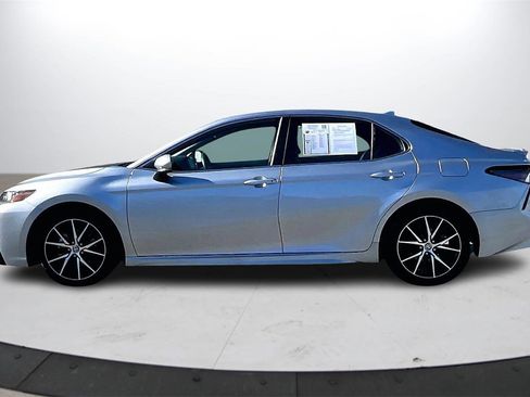 Used 2024 Toyota Camry SE image 6
