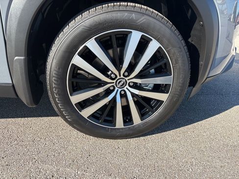 New 2025 Nissan Pathfinder Platinum image 9