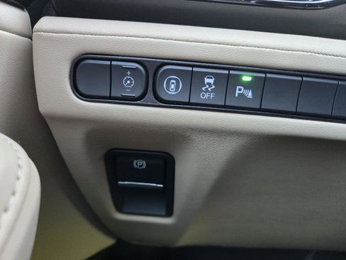 Certified 2023 Acura MDX FWD w/ Technology Package image 40