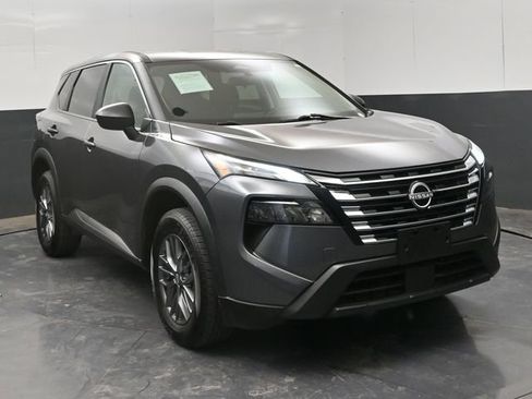 Used 2024 Nissan Rogue S AWD/4WD image 2