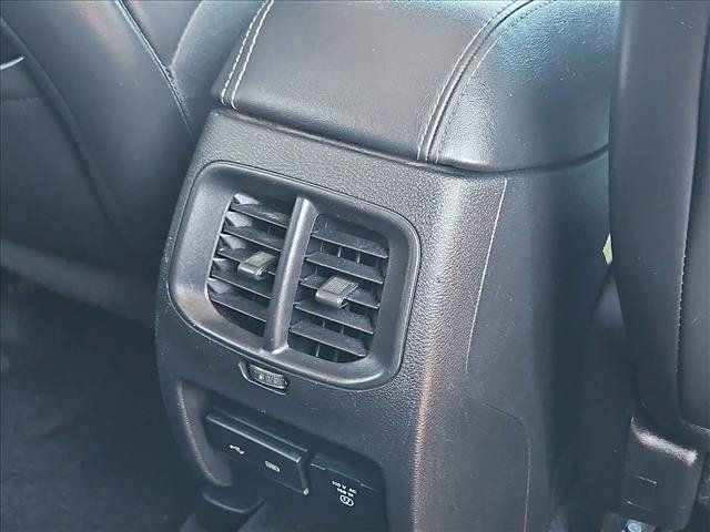 Used 2019 Jeep Cherokee Limited w/ Technology Group FWD image 23