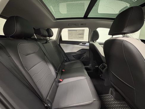 New 2025 Volkswagen Taos SE image 15