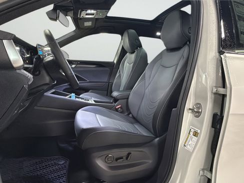 New 2026 Volkswagen Tiguan SE R-Line AWD/4WD image 17