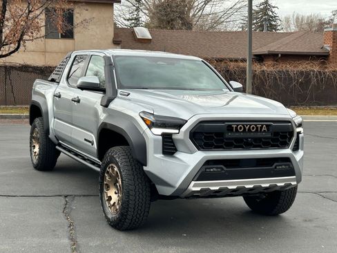Used 2024 Toyota Tacoma Trailhunter image 7