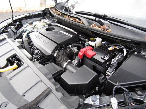 Used 2025 Nissan Rogue SV image 32