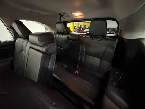 Used 2020 Toyota Highlander XLE AWD/4WD image 17