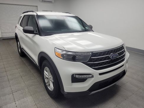 Used 2020 Ford Explorer XLT w/ Equipment Group 202A AWD/4WD image 13