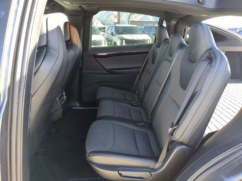 Used 2018 Tesla Model X 75D image 18