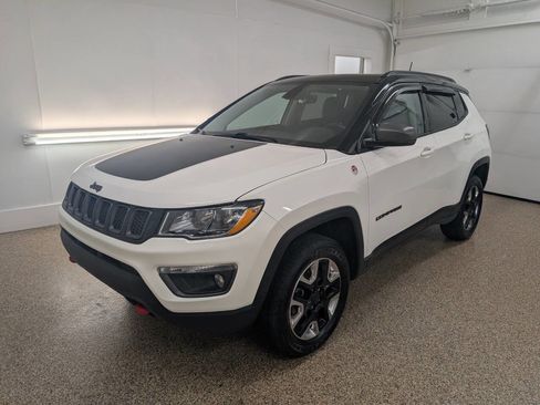 Used 2018 Jeep Compass Trailhawk w/ Navigation Group AWD/4WD image 2