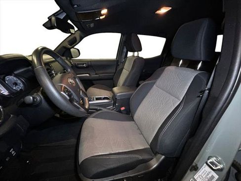 Used 2023 Toyota Tacoma TRD Sport w/ Technology Package AWD/4WD image 9