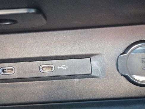 Used 2024 Volkswagen Taos SE image 32