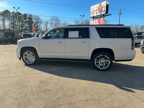 Used 2017 GMC Yukon XL SLT w/ Premium Edition image 8