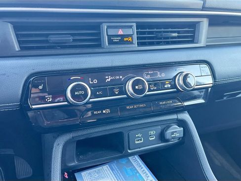 Used 2025 Honda Pilot Touring image 16