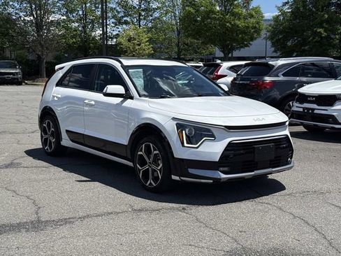 Used 2023 Kia Niro EX Touring FWD image 1