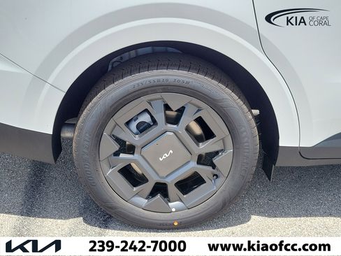 New 2026 Kia Carnival EX FWD image 9
