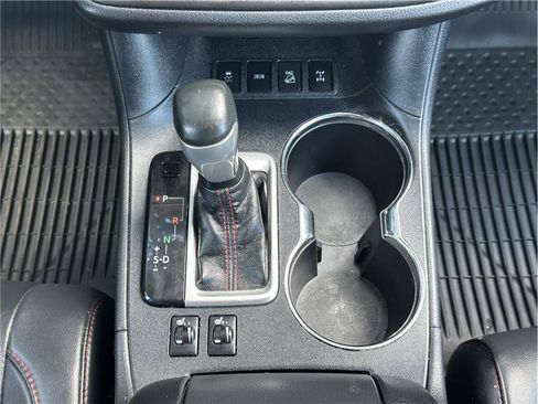 Used 2019 Toyota Highlander SE AWD/4WD image 27