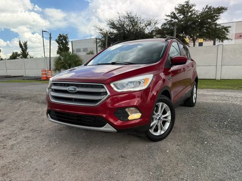 Used 2017 Ford Escape SE w/ Equipment Group 201A FWD image 1