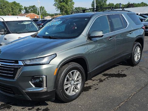 Used 2023 Chevrolet Traverse LT FWD image 3