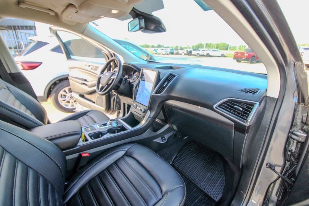 Used 2024 Ford Edge SEL w/ Convenience Package AWD/4WD image 16