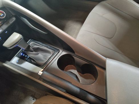 Used 2025 Hyundai Elantra Sport FWD image 26