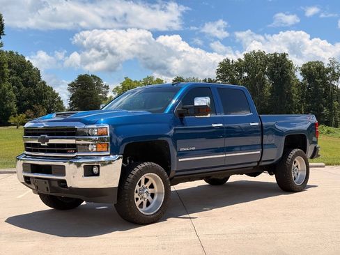 Used 2019 Chevrolet Silverado 2500 LTZ w/ Duramax Plus Package AWD/4WD image 2