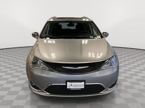 Used 2020 Chrysler Pacifica Limited image 4