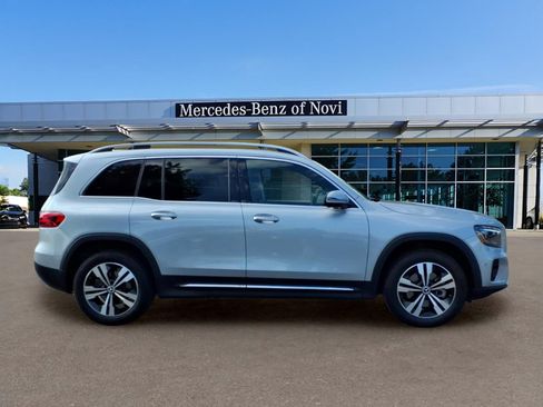 Used 2025 Mercedes-Benz GLB 250 4MATIC image 6