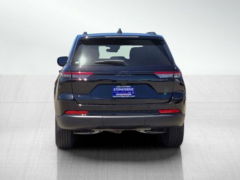 Used 2025 Jeep Grand Cherokee Altitude AWD/4WD image 5