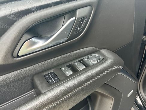 Used 2022 GMC Yukon XL Denali AWD/4WD image 15