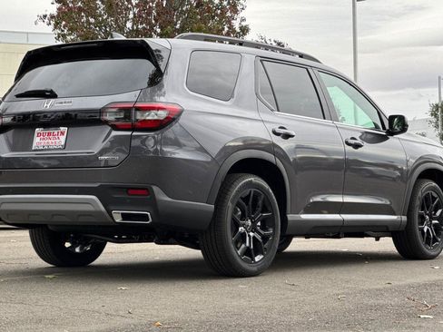 New 2025 Honda Pilot Touring image 4