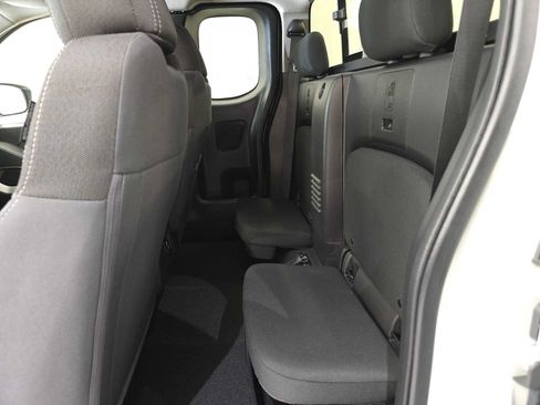 Used 2024 Nissan Frontier SV w/ SV Convenience Package RWD image 22