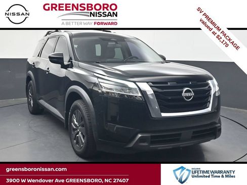 Used 2022 Nissan Pathfinder SV w/ SV Premium Package FWD image 1